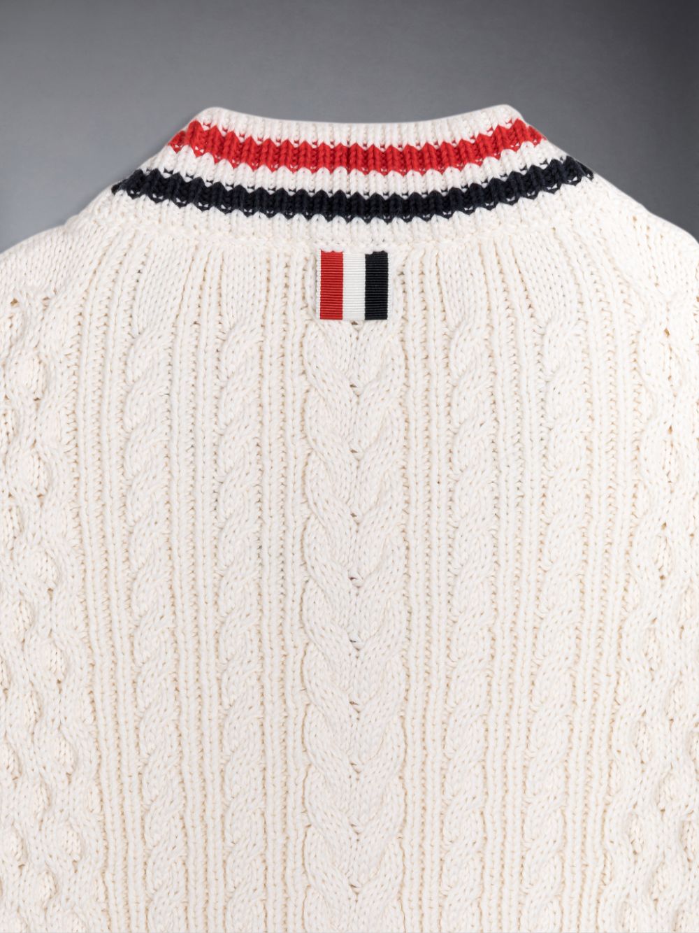 Thom Browne ARAN CABLE CRICKET STRIPE V-NECK Boys's Pullover White | VHT18X75917