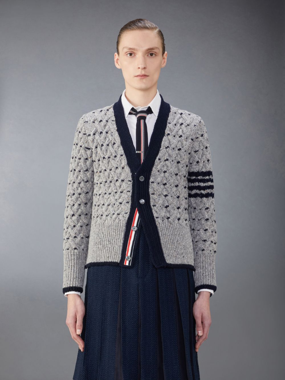 Thom Browne Classic 4-Bar Cable Men Cardigan Grey | IHU16R17116