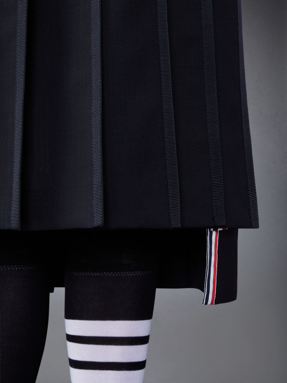 Thom Browne Classic Tipping Pleated Women Skirts Black | ZKF16W06857