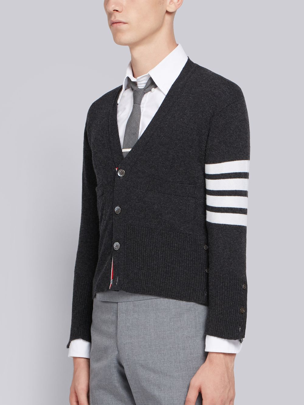 Thom Browne Dark Cashmere 4-Bar Short V-Neck Men Cardigan Grey | HPW91U30924