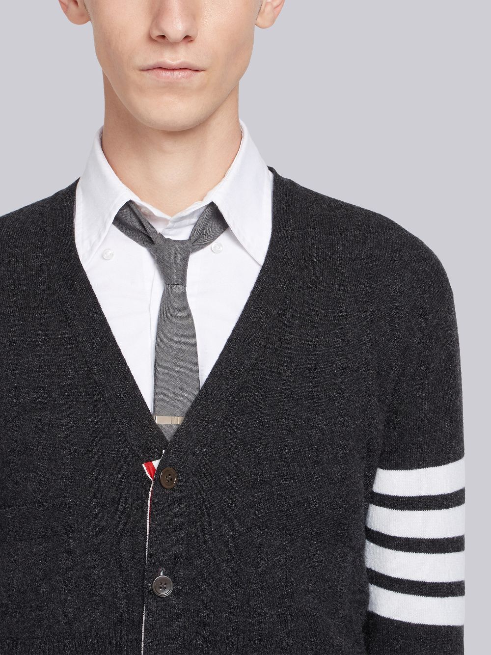 Thom Browne Dark Cashmere 4-Bar Short V-Neck Men Cardigan Grey | HPW91U30924