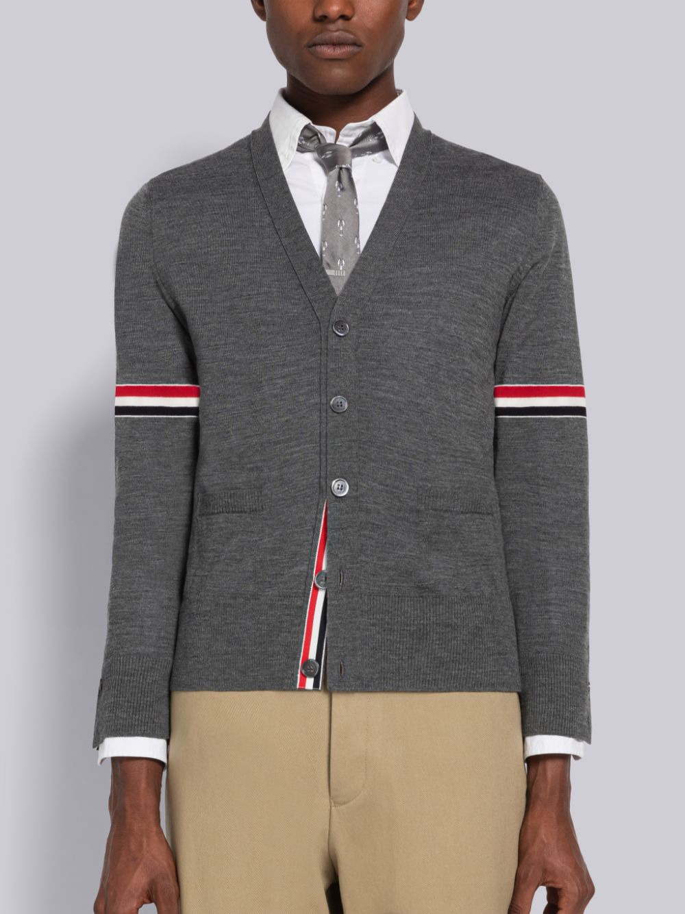 Thom Browne Fine Merino Stripe Relaxed V-Neck Men Cardigan Grey | IDI76P45160