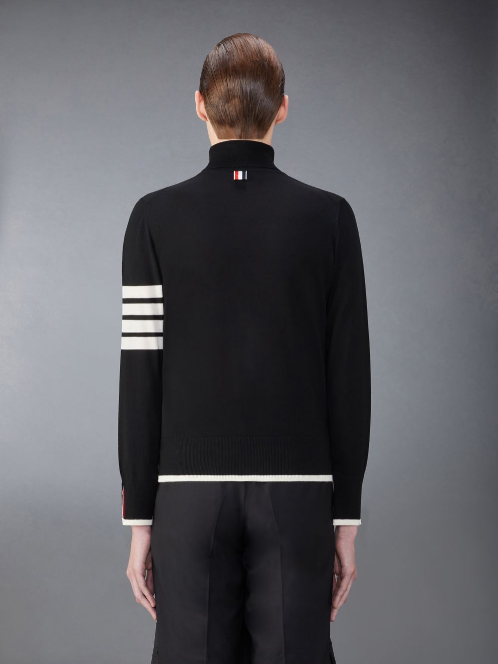 Thom Browne Fine Merino Wool 4-Bar Relaxed Fit Turtle Neck Men Pullover Black | FSF05C63027