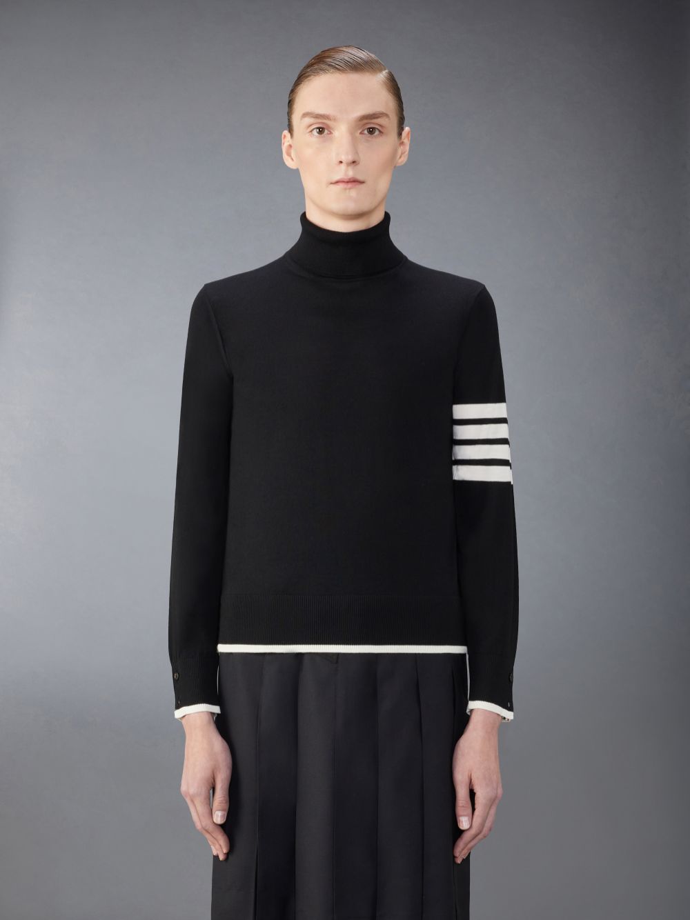 Thom Browne Fine Merino Wool 4-Bar Relaxed Fit Turtle Neck Men Pullover Black | FSF05C63027