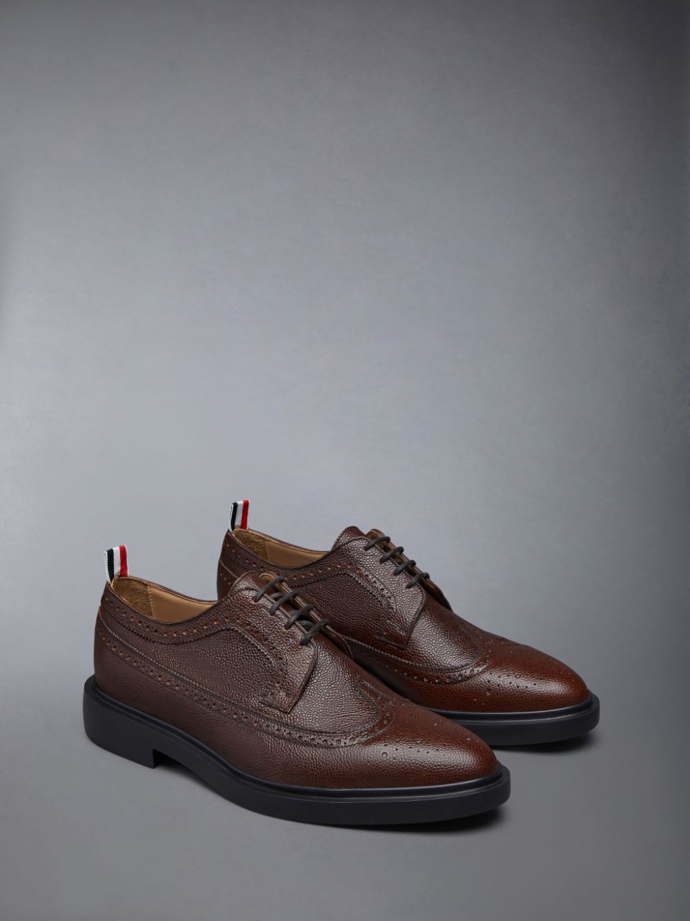 Thom Browne LONGWING W/ LIGHTWEIGHT RUBBER SOLE IN PEBBLE GRAIN LEATHER Men Brogue Shoes Brown | RIY61D52745