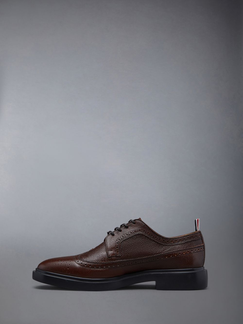 Thom Browne LONGWING W/ LIGHTWEIGHT RUBBER SOLE IN PEBBLE GRAIN LEATHER Men Brogue Shoes Brown | RIY61D52745