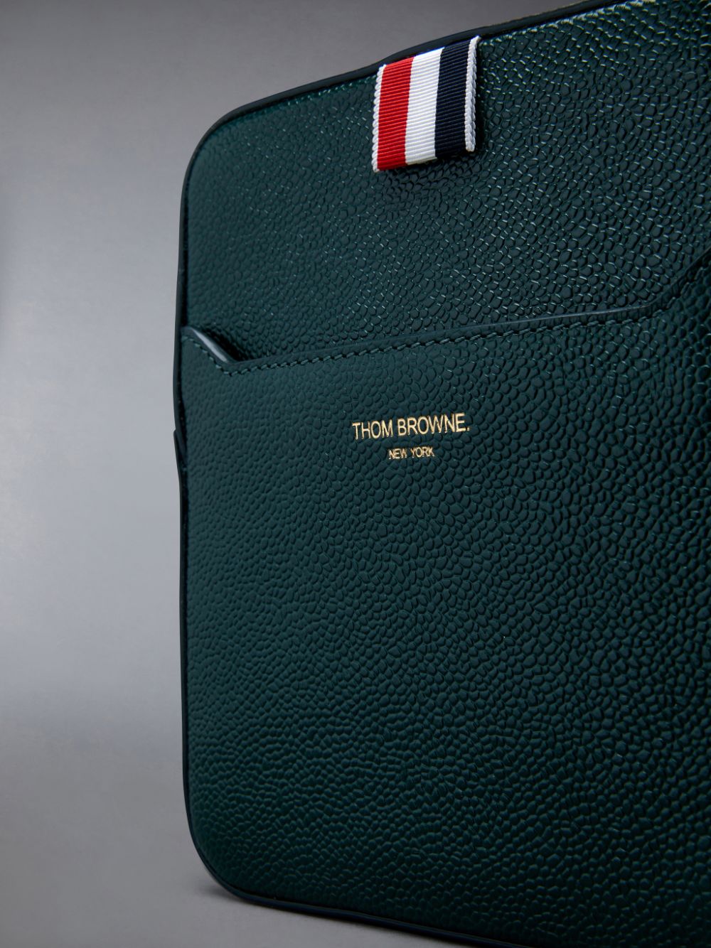 Thom Browne Pebble Grain Leather Vertical Camera Women Tool Bags Green | CMA65F95023