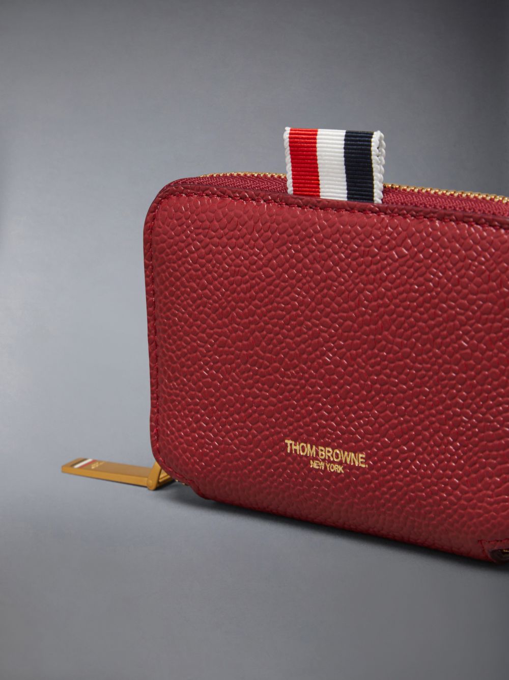 Thom Browne Pebble Grain Zip Around Men Card Case Red | XXF09E88119