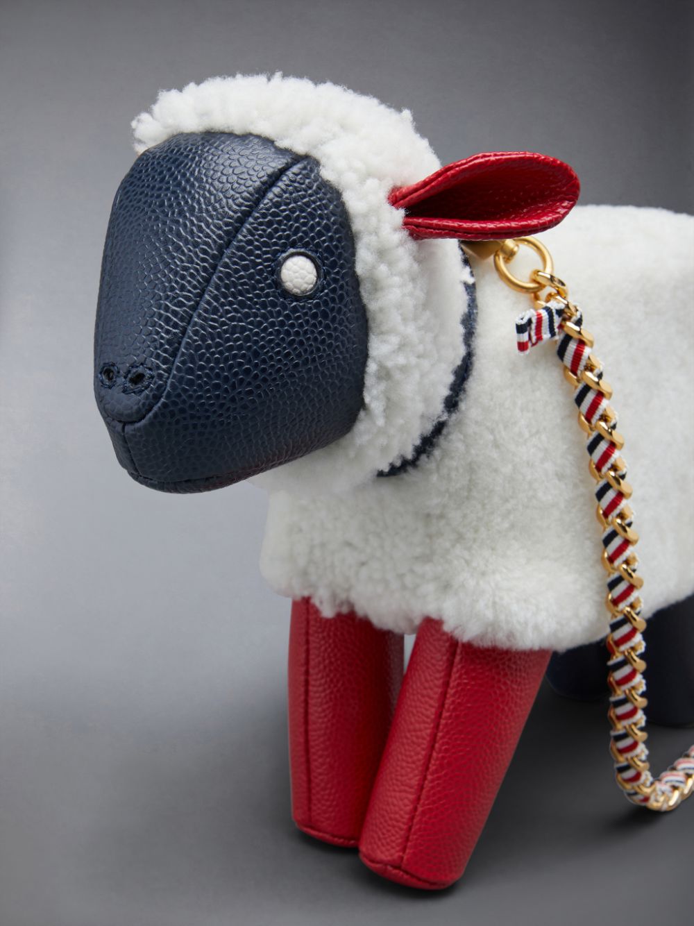 Thom Browne Small Sheep Chain in Shearling & Pebble Grain Women Crossbody Bags White | JUG15H02312