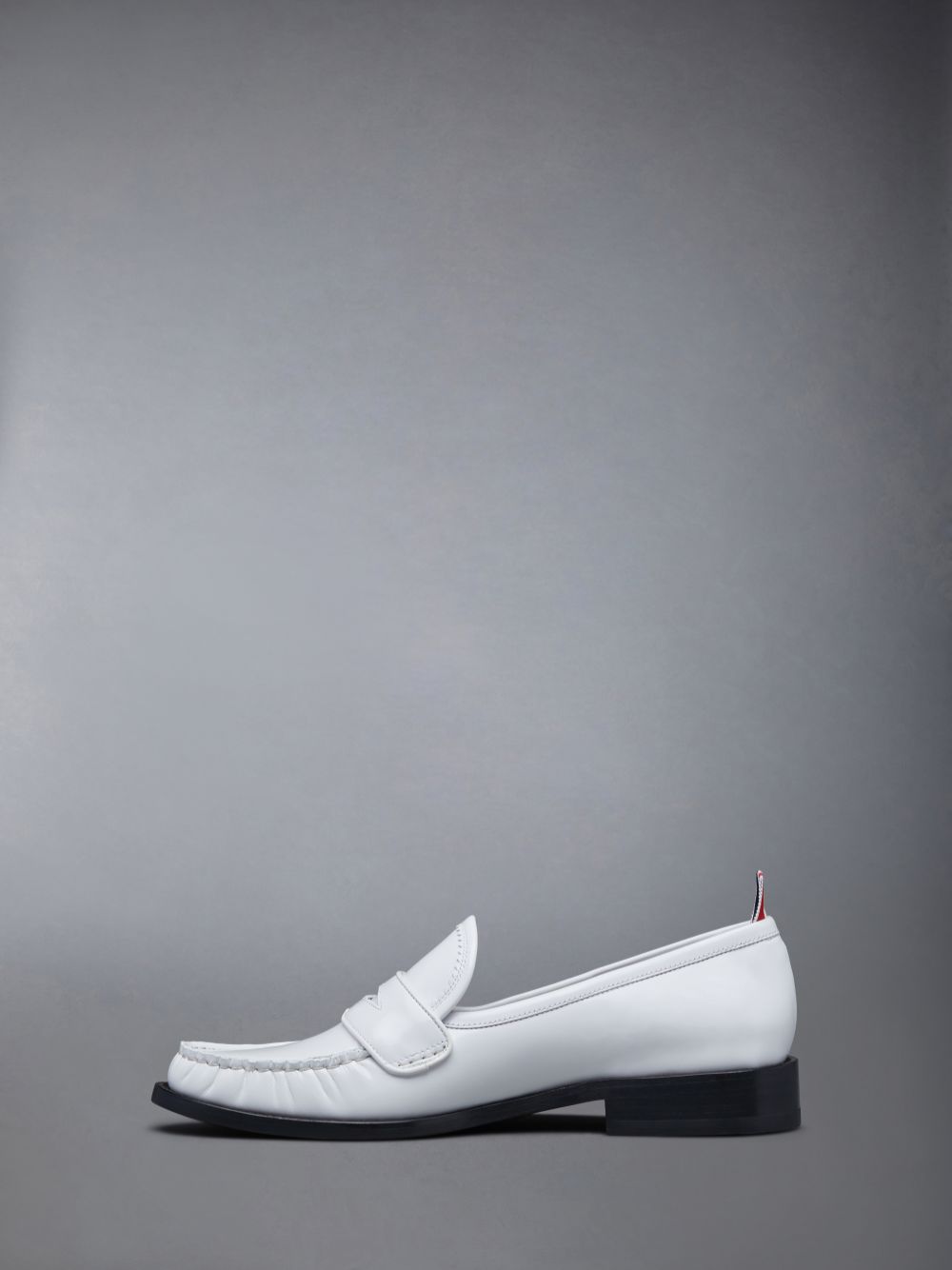 Thom Browne Spazzolato Pleated Varsity Men Loafers White | DND80R68642