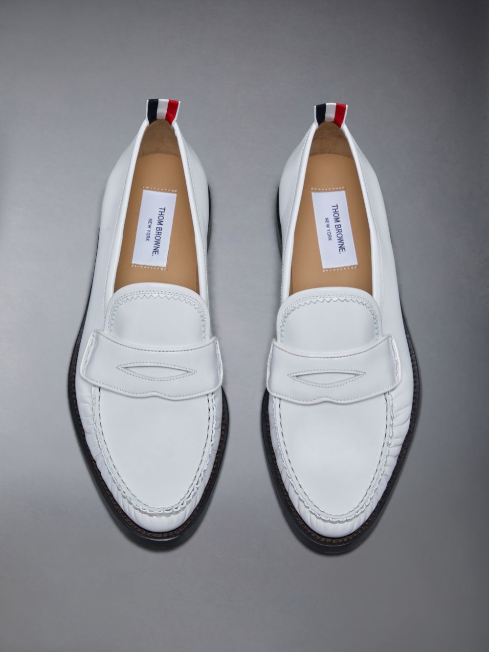 Thom Browne Spazzolato Pleated Varsity Men Loafers White | DND80R68642