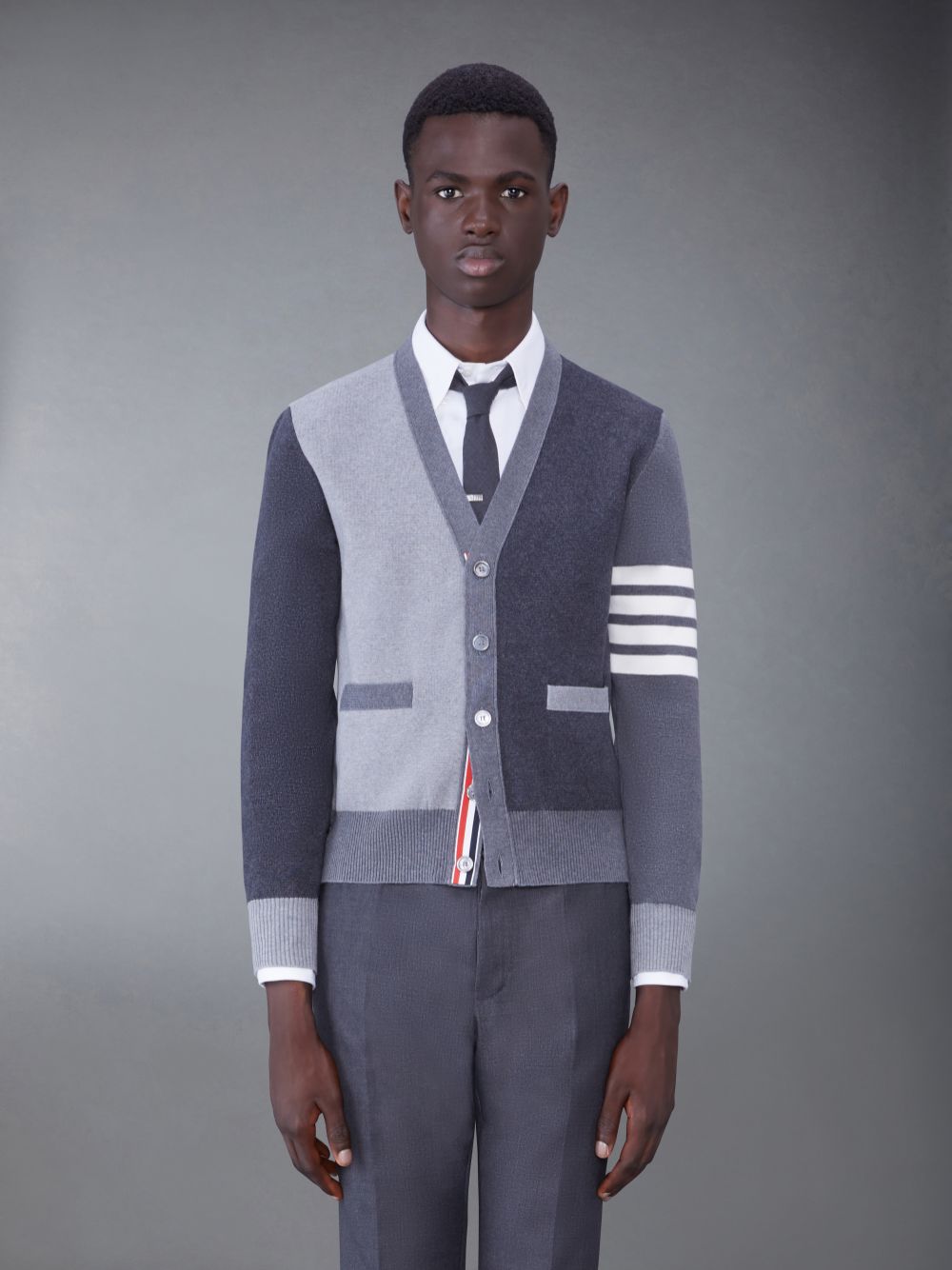 Thom Browne Tonal Cotton V-Neck 4-Bar Men Cardigan Grey | ROG52E87989