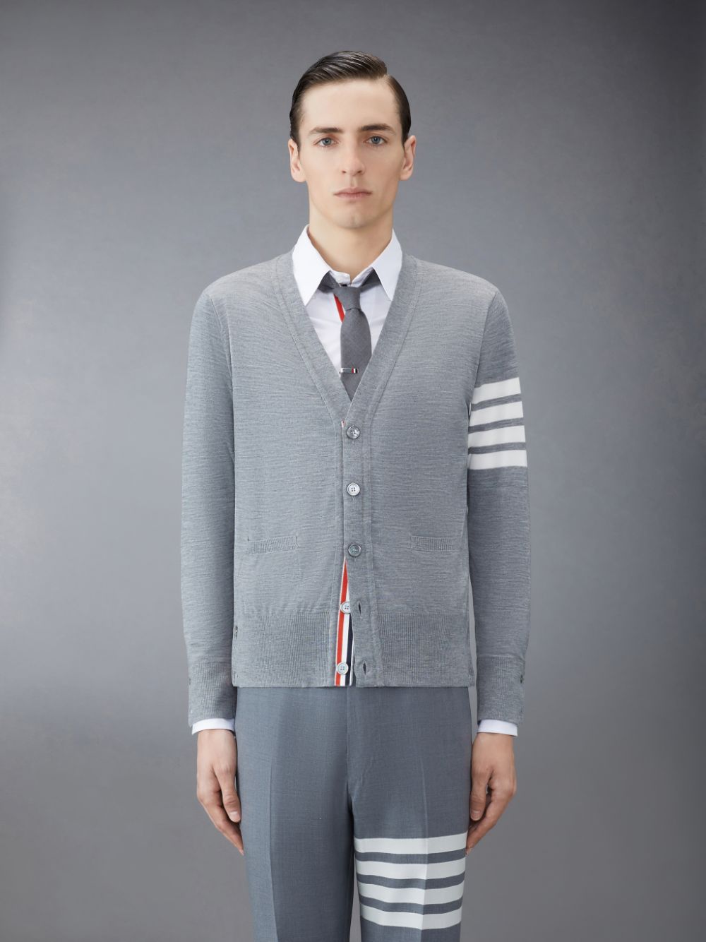 Thom Browne Wool Classic V-Neck Men Cardigan Grey | BKW13L43110