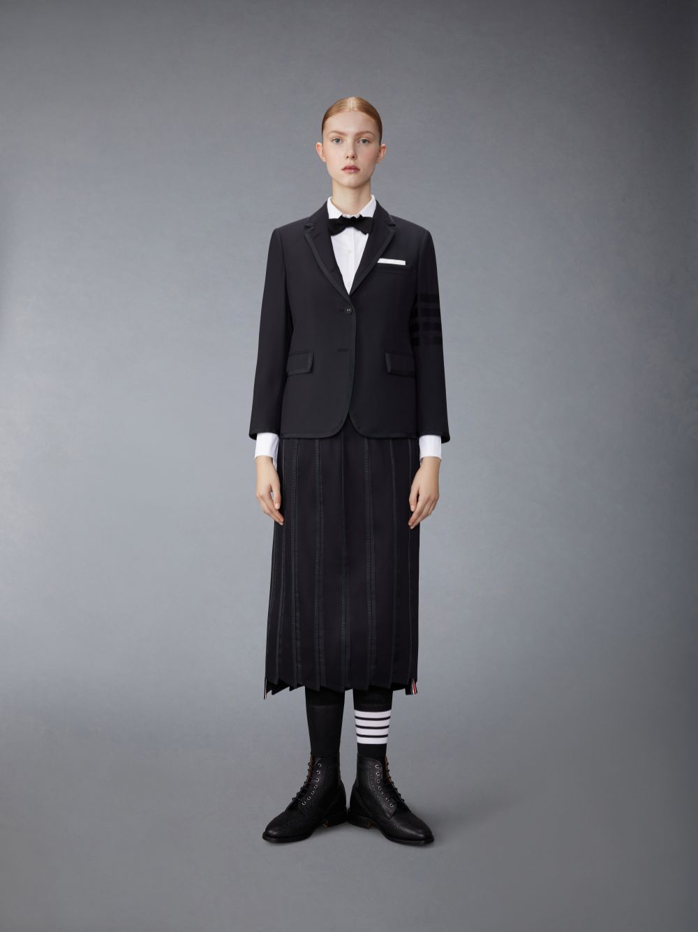 Thom Browne Wool Plain Weave Suiting Grosgrain Tipped Engineered 4-Bar Classic Women Jackets Black | ZWL95B54056