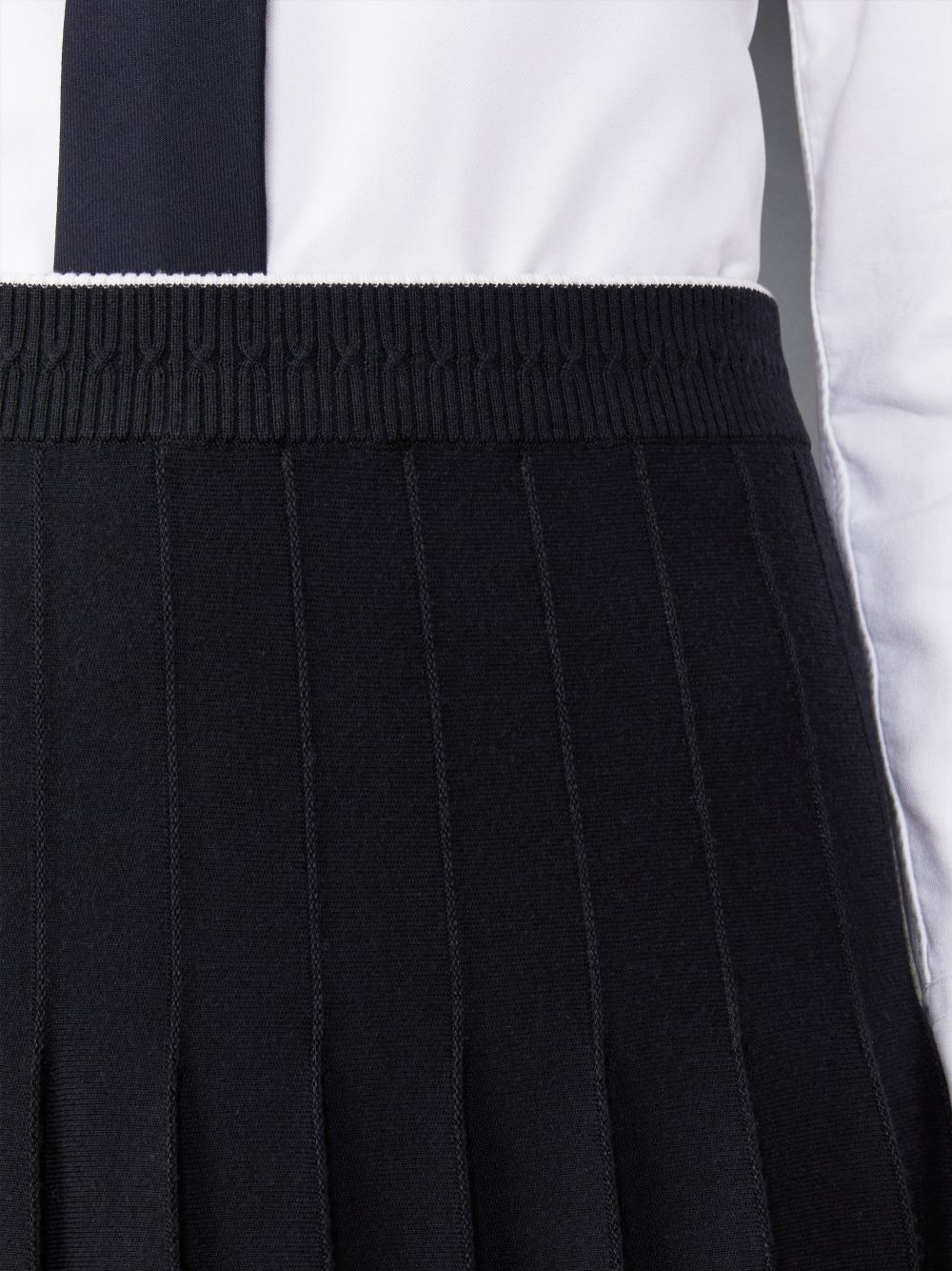 Thom Browne Wool Silk Blend Tipping Cable Waistband Midi Pleated Women Skirts Black | BPV07F23533